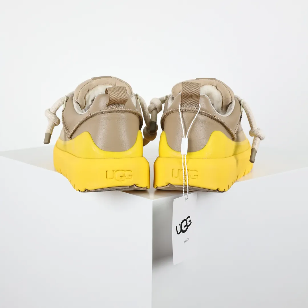 Copy price 💰700 Core recommendation Good price In recent years, uug has launched a series of styles that are partially geared towards the preferences of young consumers and have also moved to the forefront of fashion trends. Shoe body material Water-repellent coated suede upper 17 mm UGGPURE™ implanted wool insole Lightweight non-slip comfortable rubber outsole Brand LOGO trademark Comes with a full set of packaging Size: 35 36 37 38 39 40 41 42 43 44 45